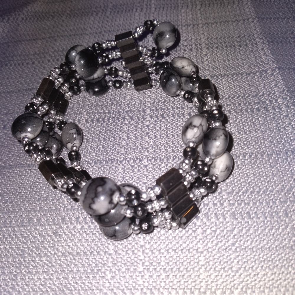 Hematite magnetic therapy bracelet